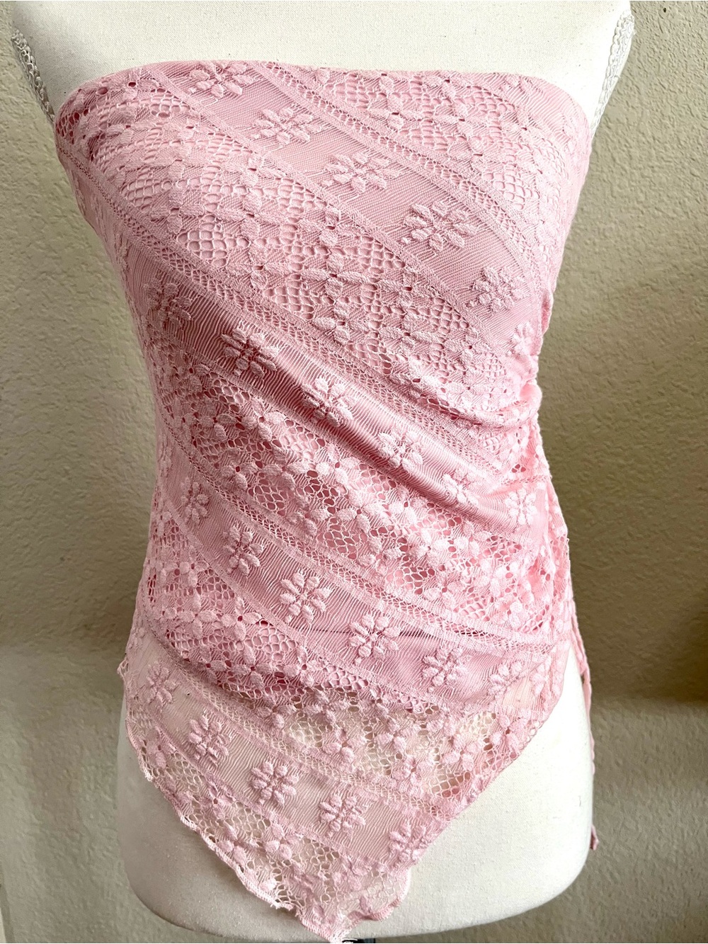 Madden Girl lace hanky hem top
